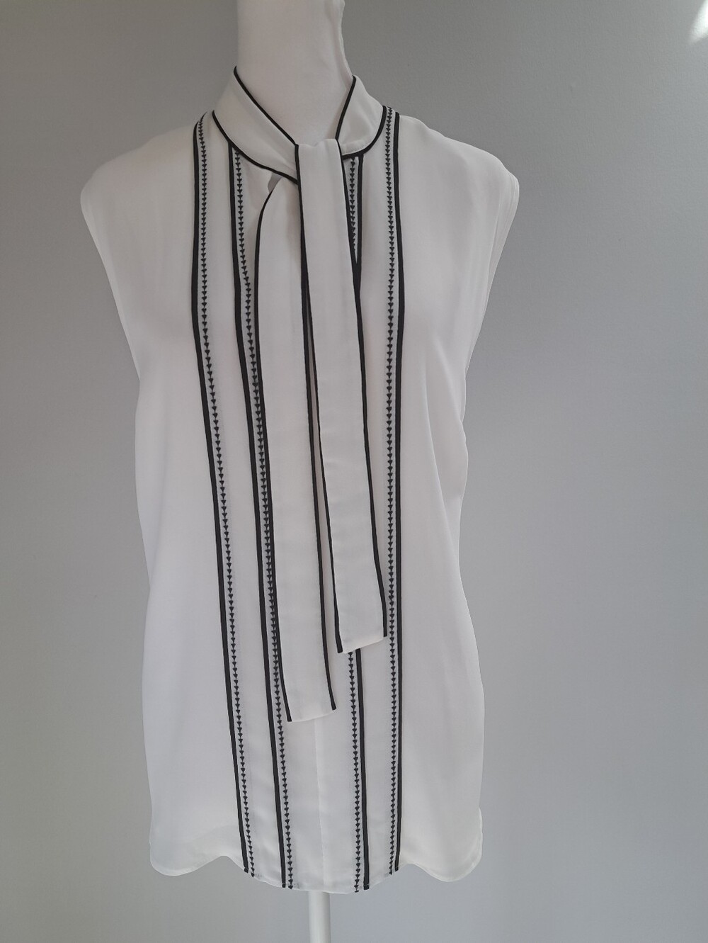 White House Black Market White Sleeveless Tie-Neck Blouse with Black Trim